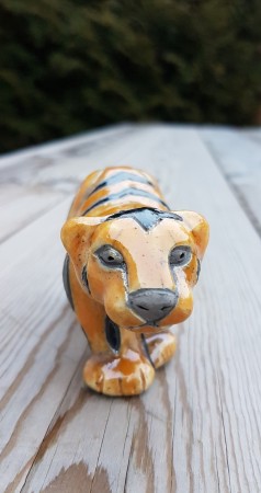 Tiger, keramikk, 10 cm lang