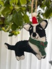 Julehund, julepynt, hund med nissehuve thumbnail