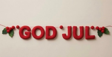 GOD JUL på snor, raud